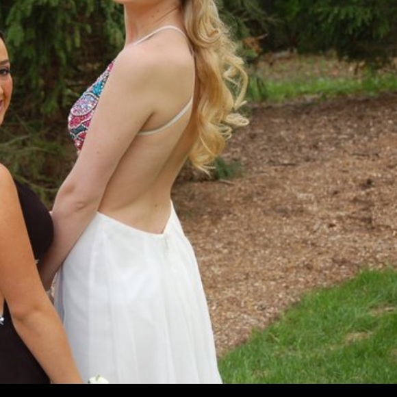 Butterfly cut prom dress open in back - Picture 3 of 4